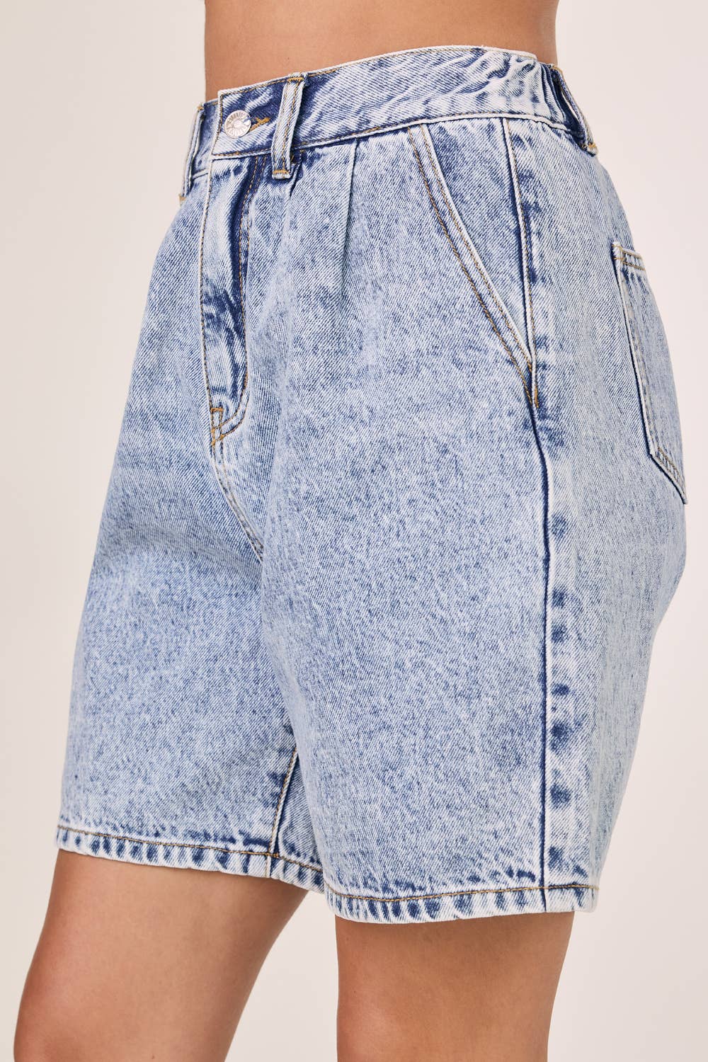 HIGH-RISE BOYFRIEND DENIM SHORTS