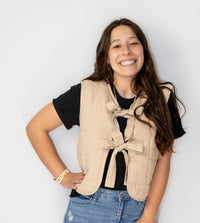 ROUND NECK FRONT TIE PUFFLE VEST: TAUPE