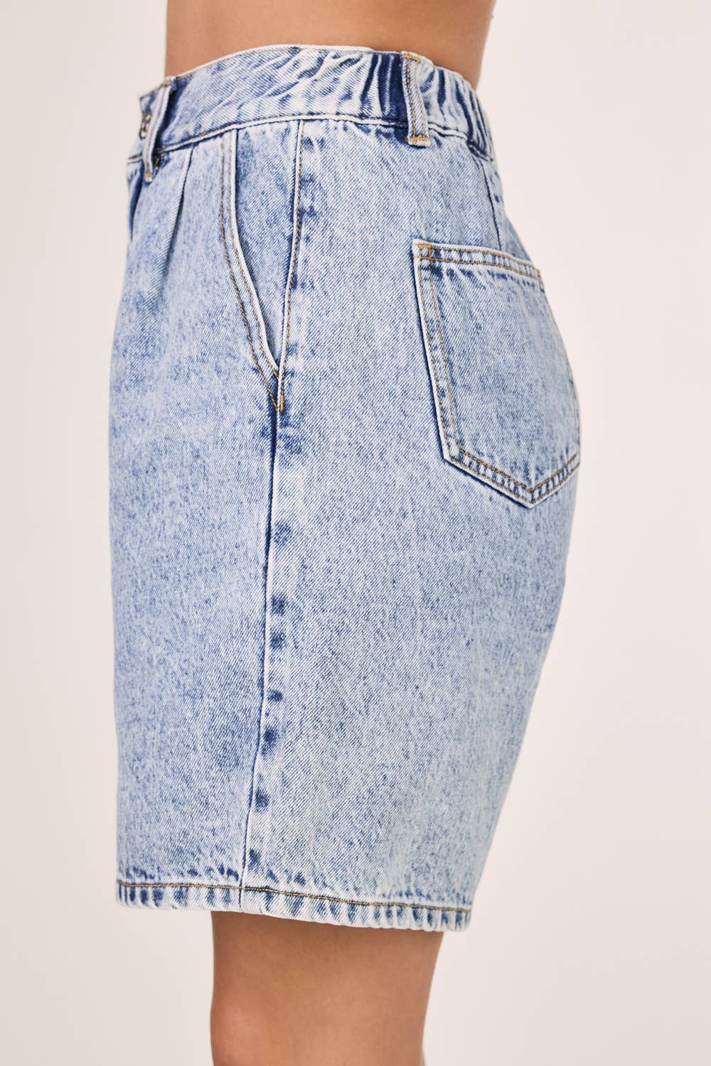 HIGH-RISE BOYFRIEND DENIM SHORTS